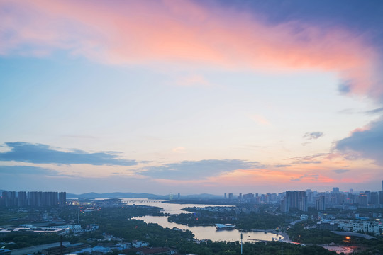 俯瞰中国无锡城市建筑夜景
