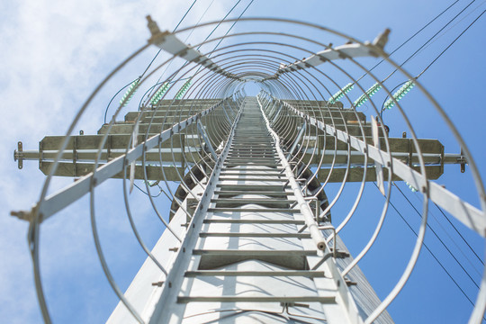 电力电网设施电线杆攀爬梯特写