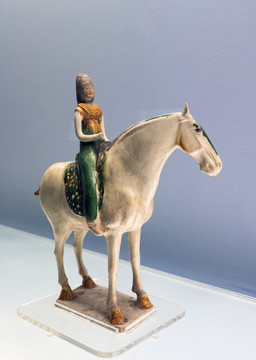 唐代彩色釉陶骑马俑