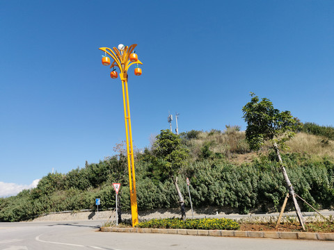 蓝天白云道路景观路灯