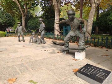 大明湖公园运动竞技雕塑