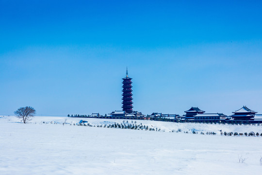 冬季雪原寺庙宝塔