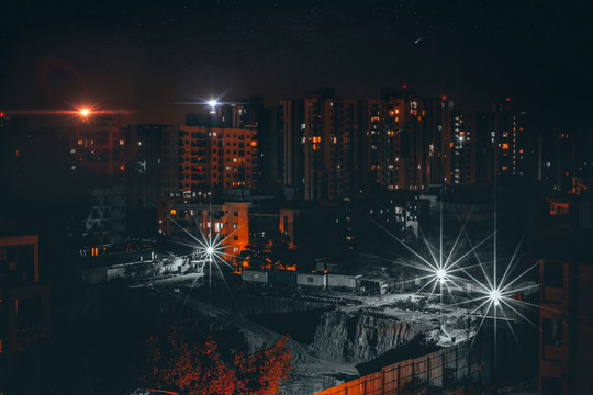 城市下工地夜景
