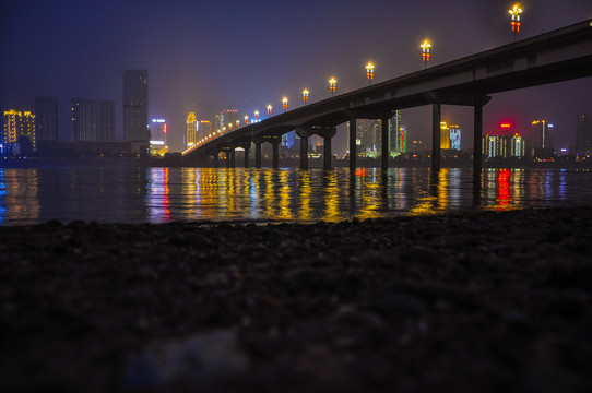 沿河城市桥梁灯光秀
