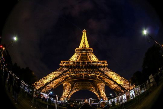 巴黎埃菲尔铁塔灯光