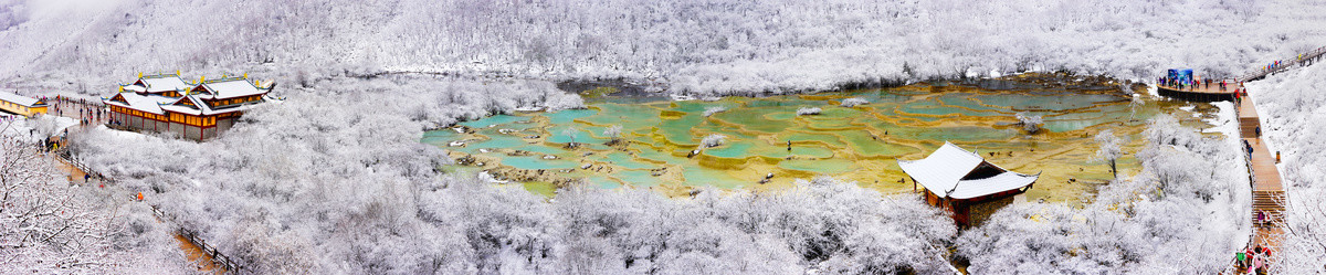 雪后黄龙五彩池全景