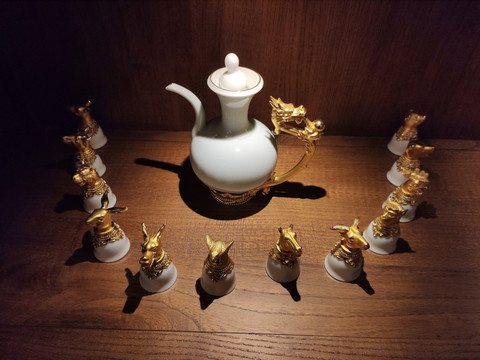 艺术酒壶酒杯展示