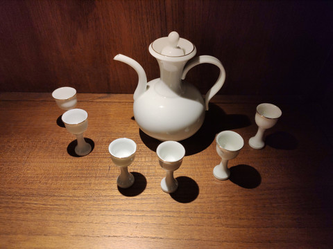 艺术酒壶酒杯展示