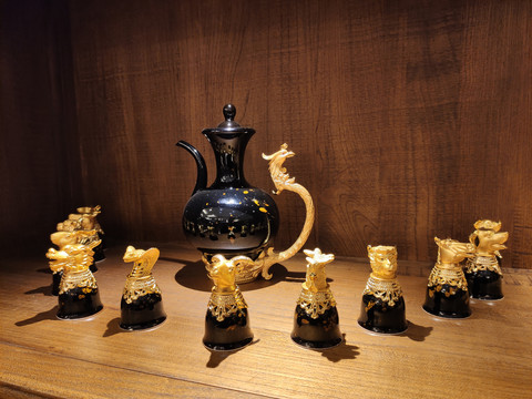 艺术酒壶酒杯展示