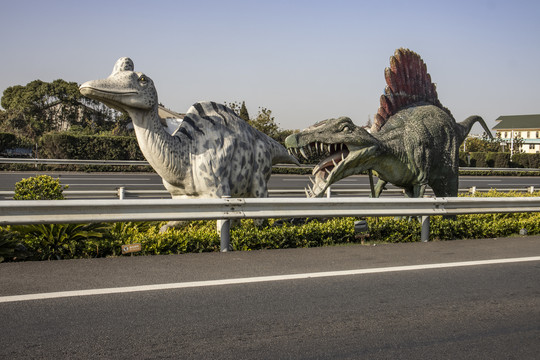 高速路上的恐龙