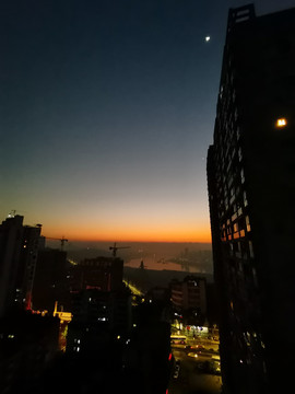 城市凌晨朝阳