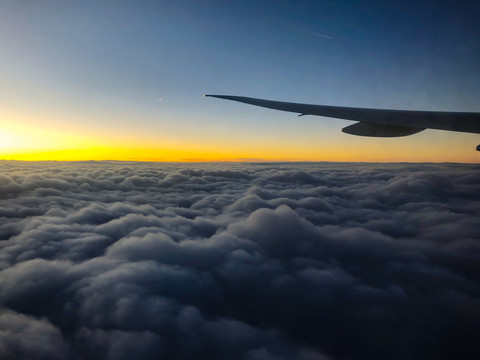 飞机上的黄昏景色