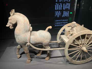 陶俑战车