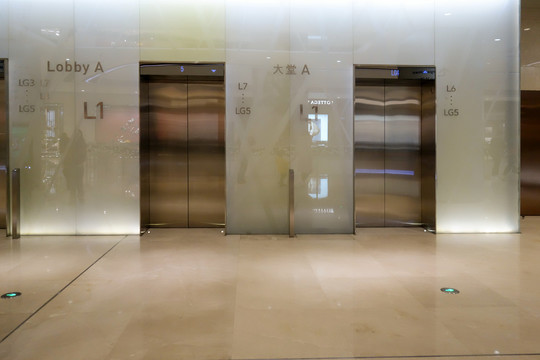 商场电梯门