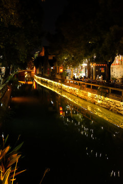 水乡古镇街区夜景