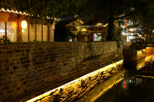 水乡古镇街区夜景