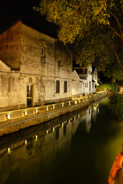 水乡街区商铺夜景