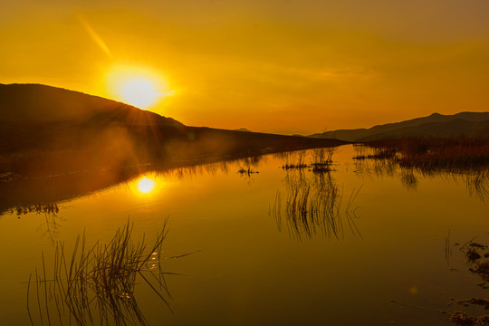 夕阳和水面
