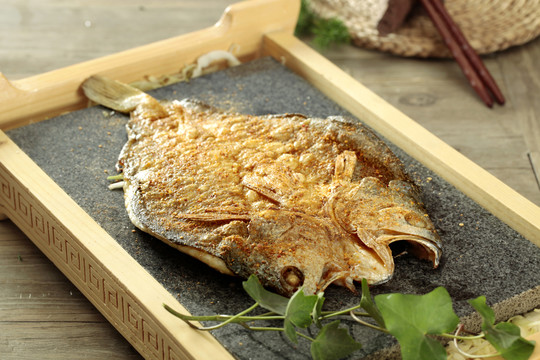 烤东海黄鱼
