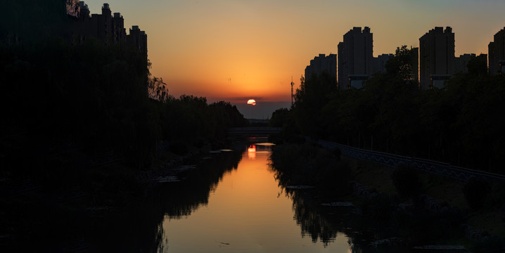 城市夕阳剪影