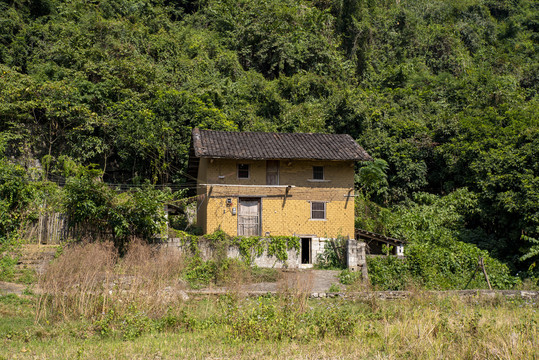 乡村泥砖房