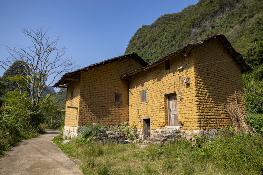 乡村泥砖房