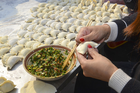 包饺子