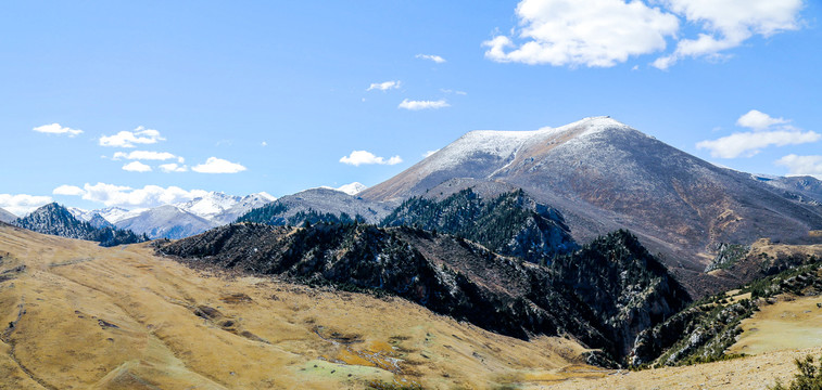 高原雪山山峰