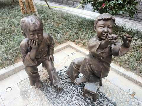 小孩儿童雕塑