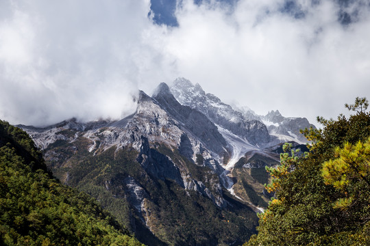 丽江玉龙雪山蓝月谷风光