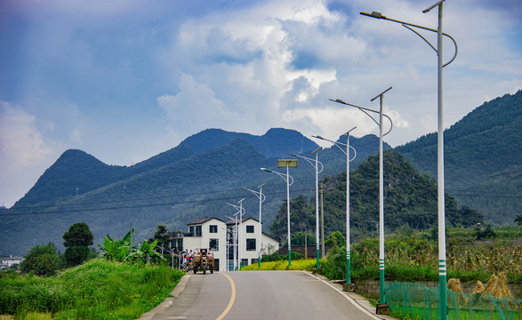 万峰林田园风光