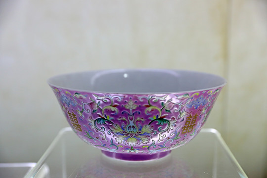 清代粉彩瓷碗
