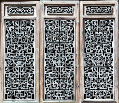 中式镂空雕花门窗