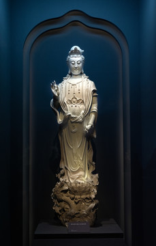 德化窑白釉立龙观音像