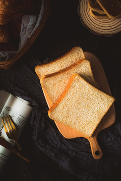 营养健康早餐美食面包牛角包