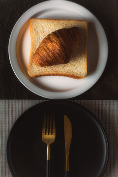 营养健康早餐美食面包牛角包