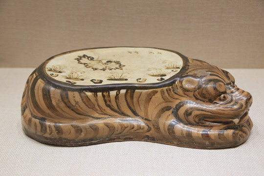 金代虎形瓷枕