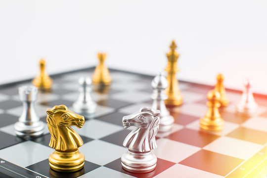 国际象棋棋子和棋盘金融贸易概念