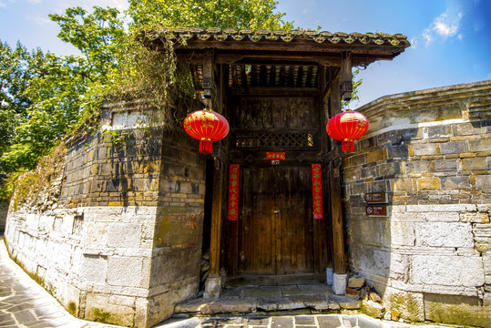 中式木门院墙