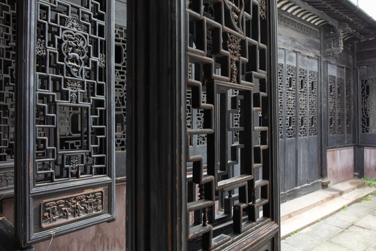 中式镂空实木门窗