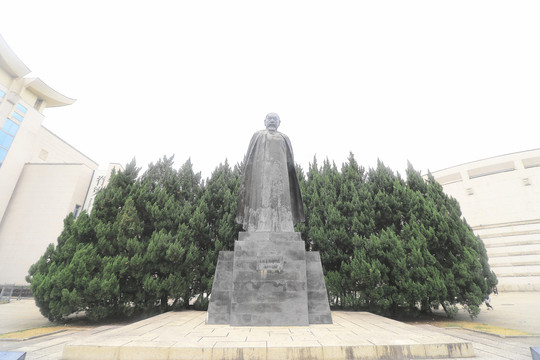 福建省博物院林则徐雕像民族英雄