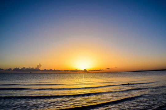 青海湖夕阳日出