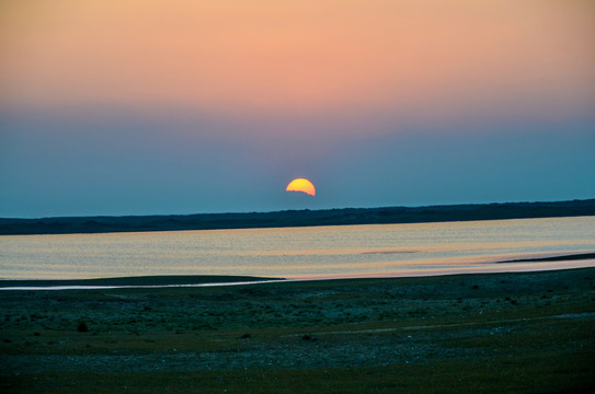 青海湖夕阳日出