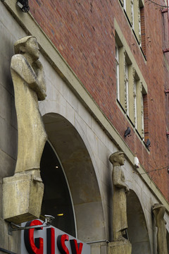 德国汉诺威建筑门头人物雕塑装饰