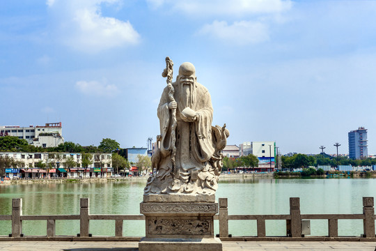 开封包公湖寿星塑像