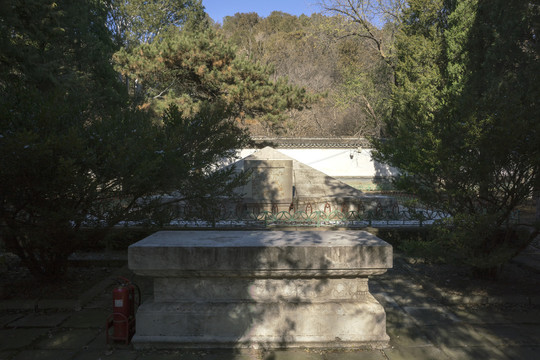 孙岳墓地