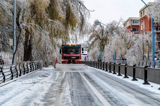 雨雪过后的中国长春城区街道冬季