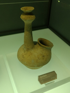 新石器时代马家浜文化塔形陶壶