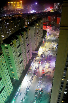 冬季夜晚的城市街道