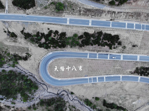 西藏国道318天路十八弯